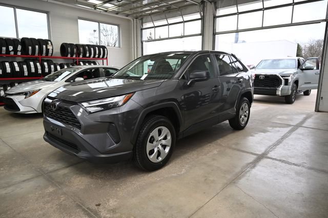Used 2024 Toyota RAV4 LE AWD/4WD image 8