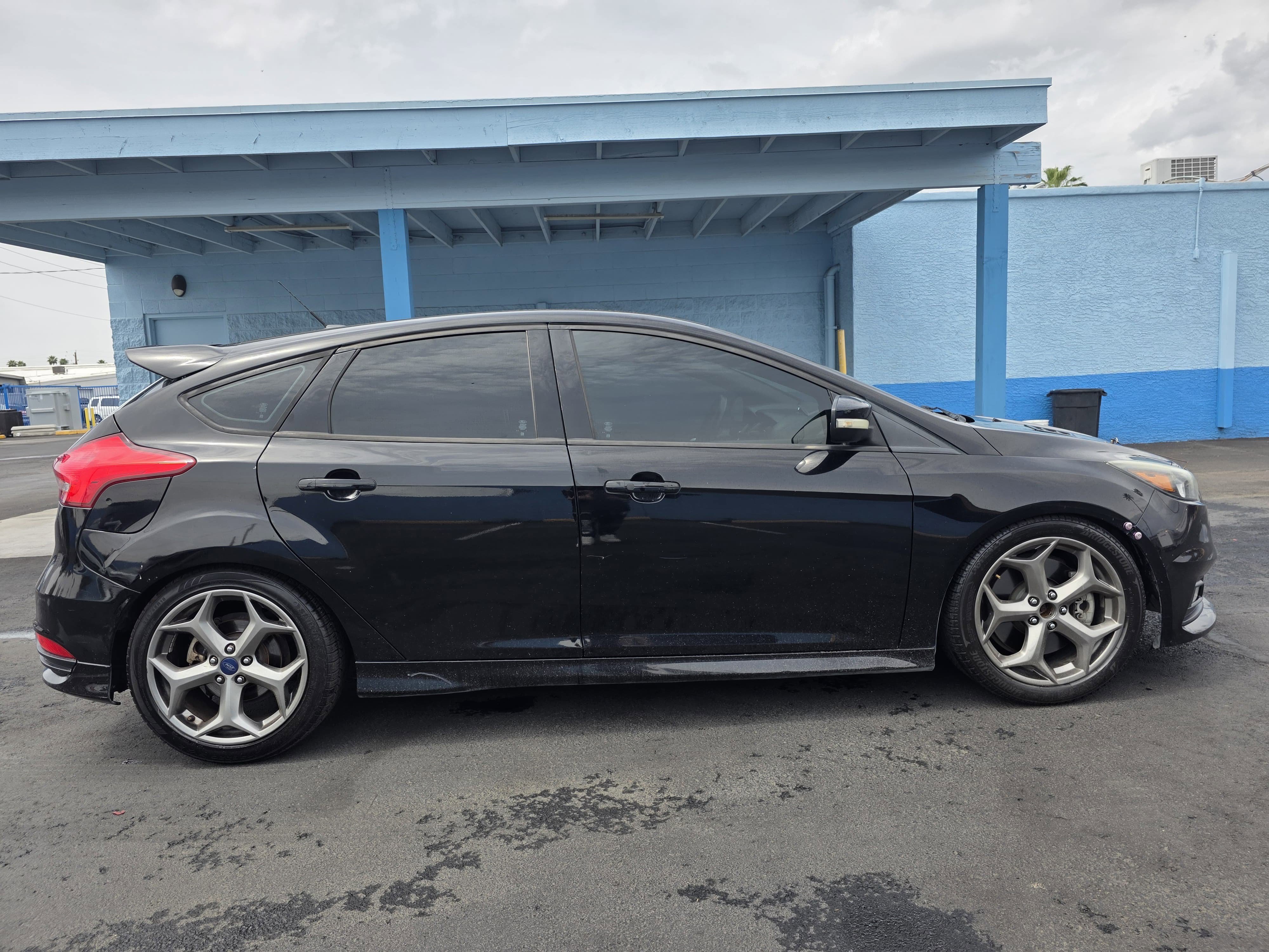 Used 2017 Ford Focus ST image 2