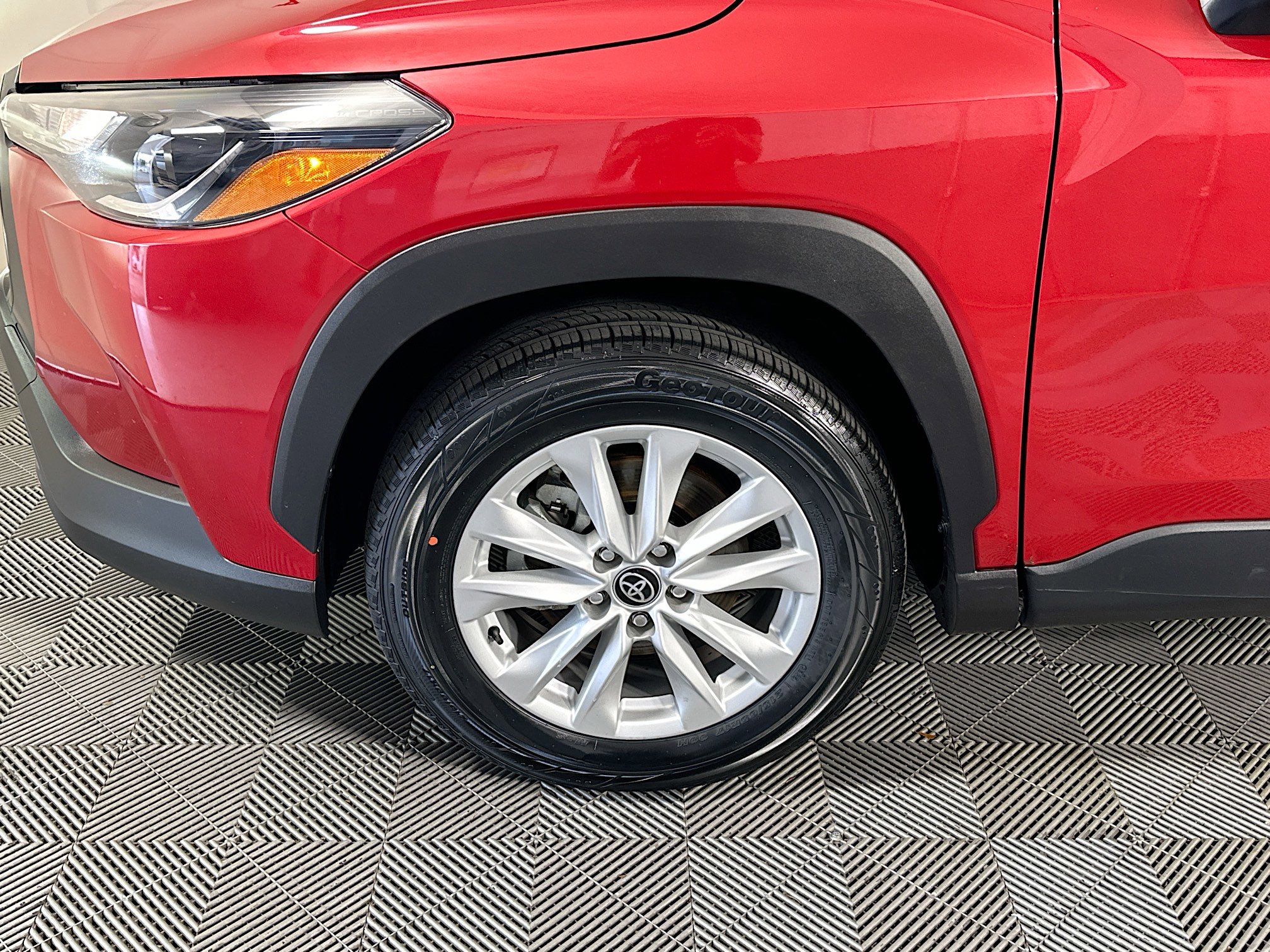 Used 2023 Toyota Corolla Cross LE image 11