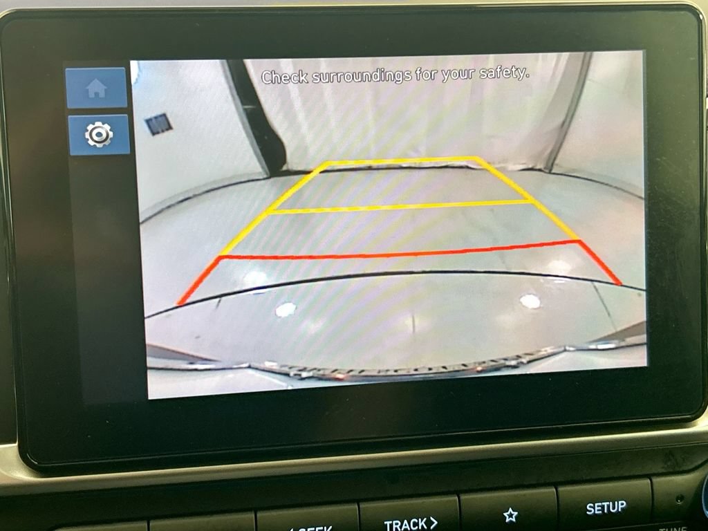Used 2025 Hyundai Venue SEL FWD image 14