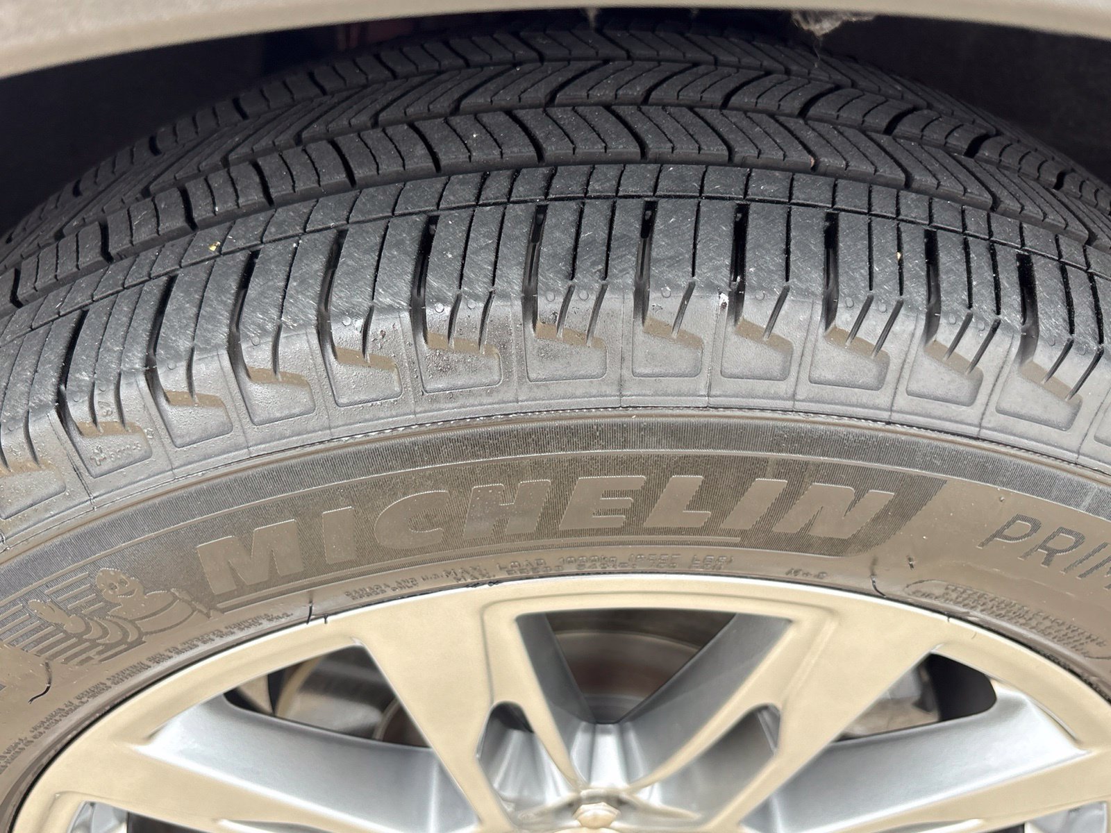 Certified 2025 Ford Explorer Platinum RWD image 11