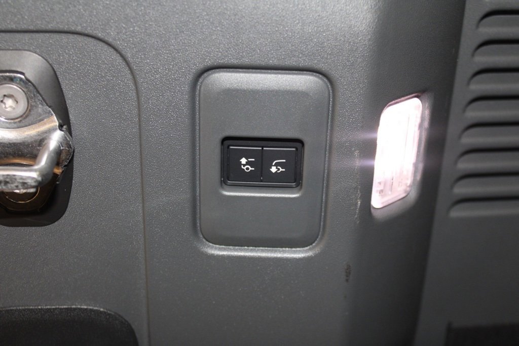 Used 2023 Land Rover Defender 130 SE image 49