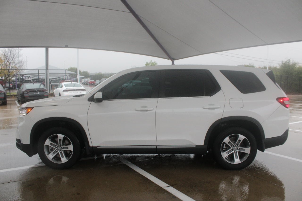 Used 2025 Honda Pilot EX-L image 2