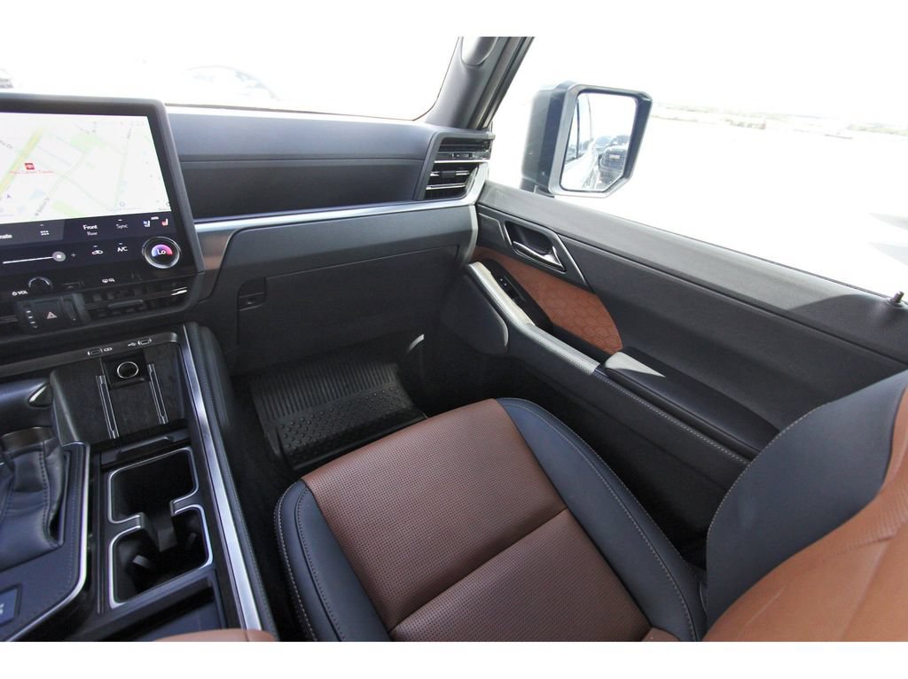 Used 2025 Lexus GX 550 w/ Accessory Package (2T) AWD/4WD image 10