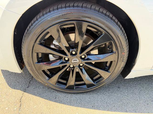 Certified 2023 Nissan Maxima SR w/ Sport Mat Group FWD image 9