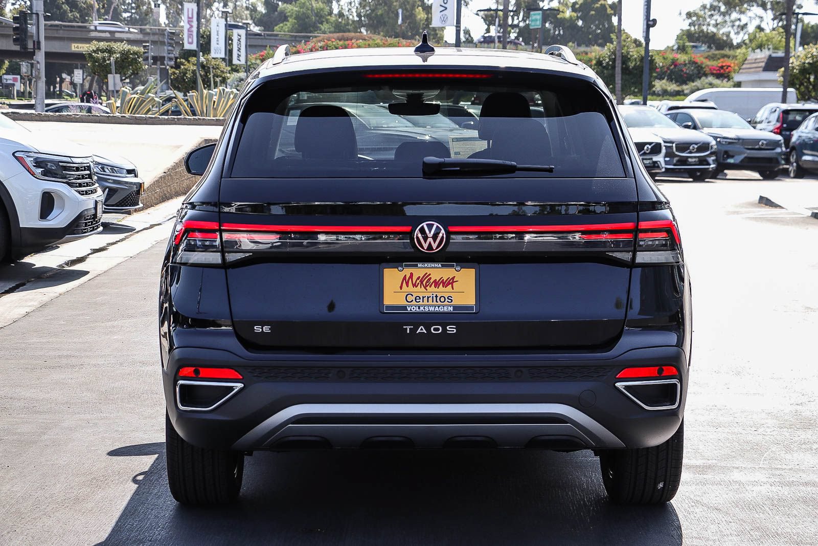 New 2026 Volkswagen Taos SE FWD image 6