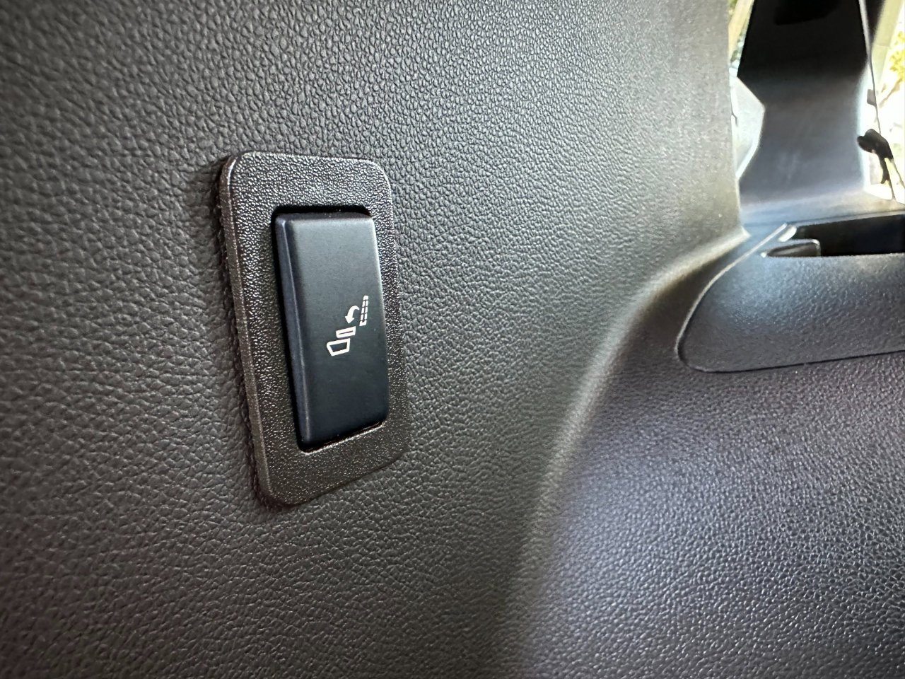 Used 2024 GMC Yukon XL SLT w/ SLT Luxury Package image 31