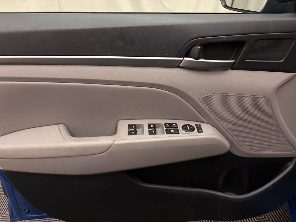 Used 2017 Hyundai Elantra Limited image 9