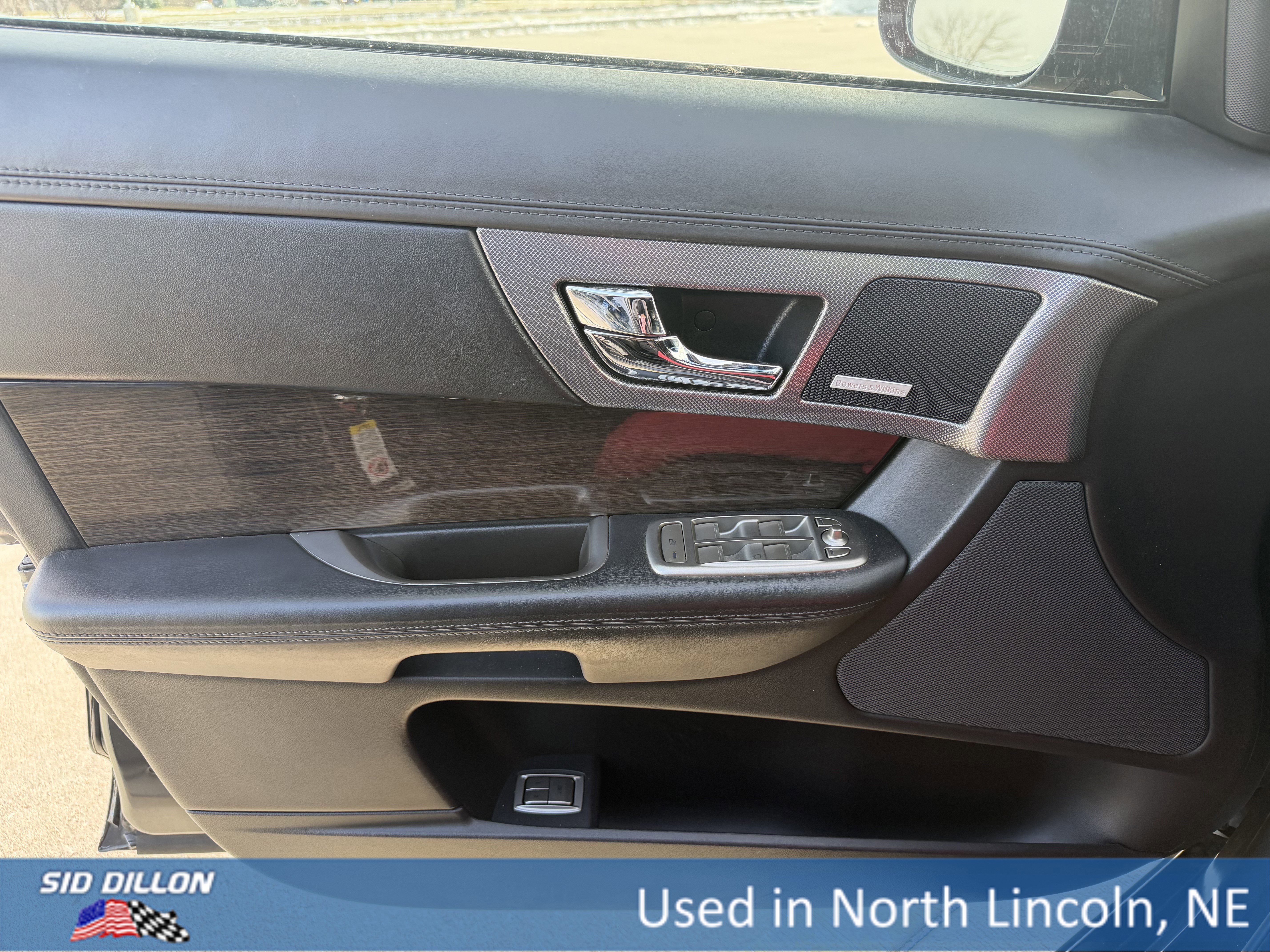 Used 2011 Jaguar XF R image 19