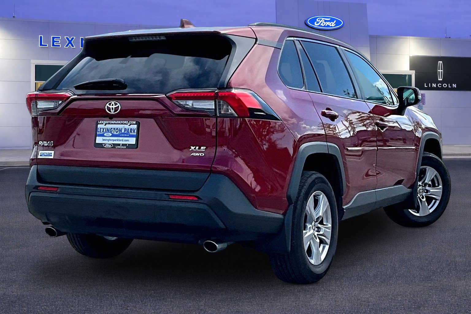 Used 2025 Toyota RAV4 XLE w/ Convenience Package AWD/4WD image 5