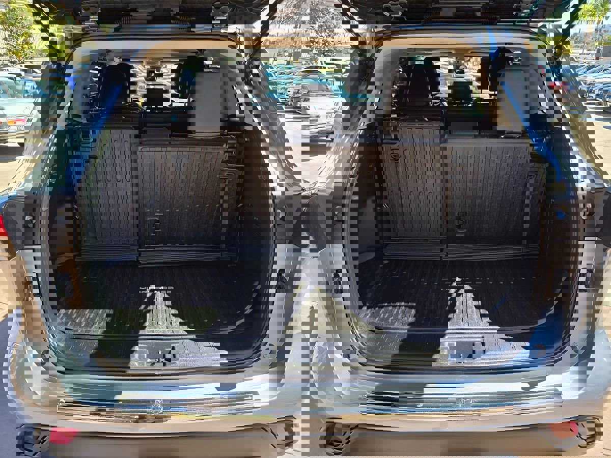 Used 2020 Toyota Highlander XLE image 19