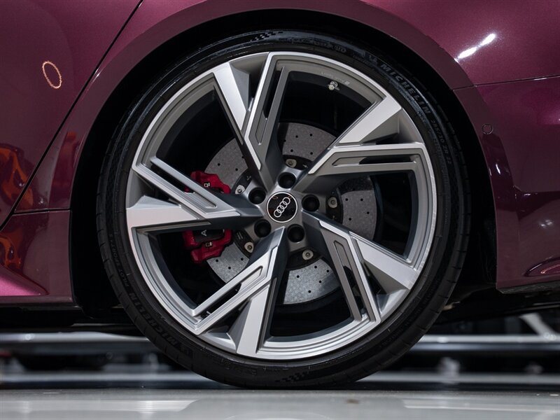 Used 2022 Audi RS 6 AWD/4WD image 12