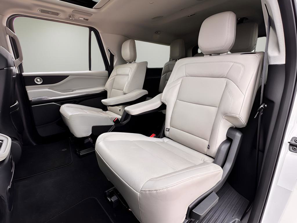 Used 2025 Lincoln Navigator L Reserve image 21