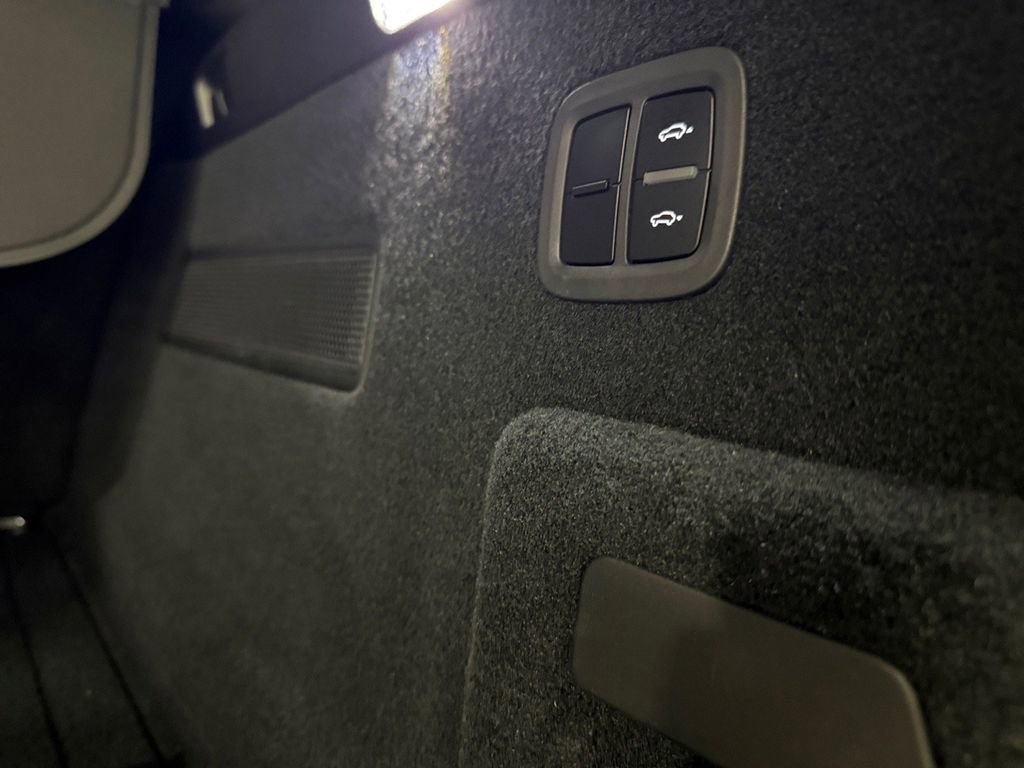 Used 2022 Porsche Cayenne Platinum Edition image 6