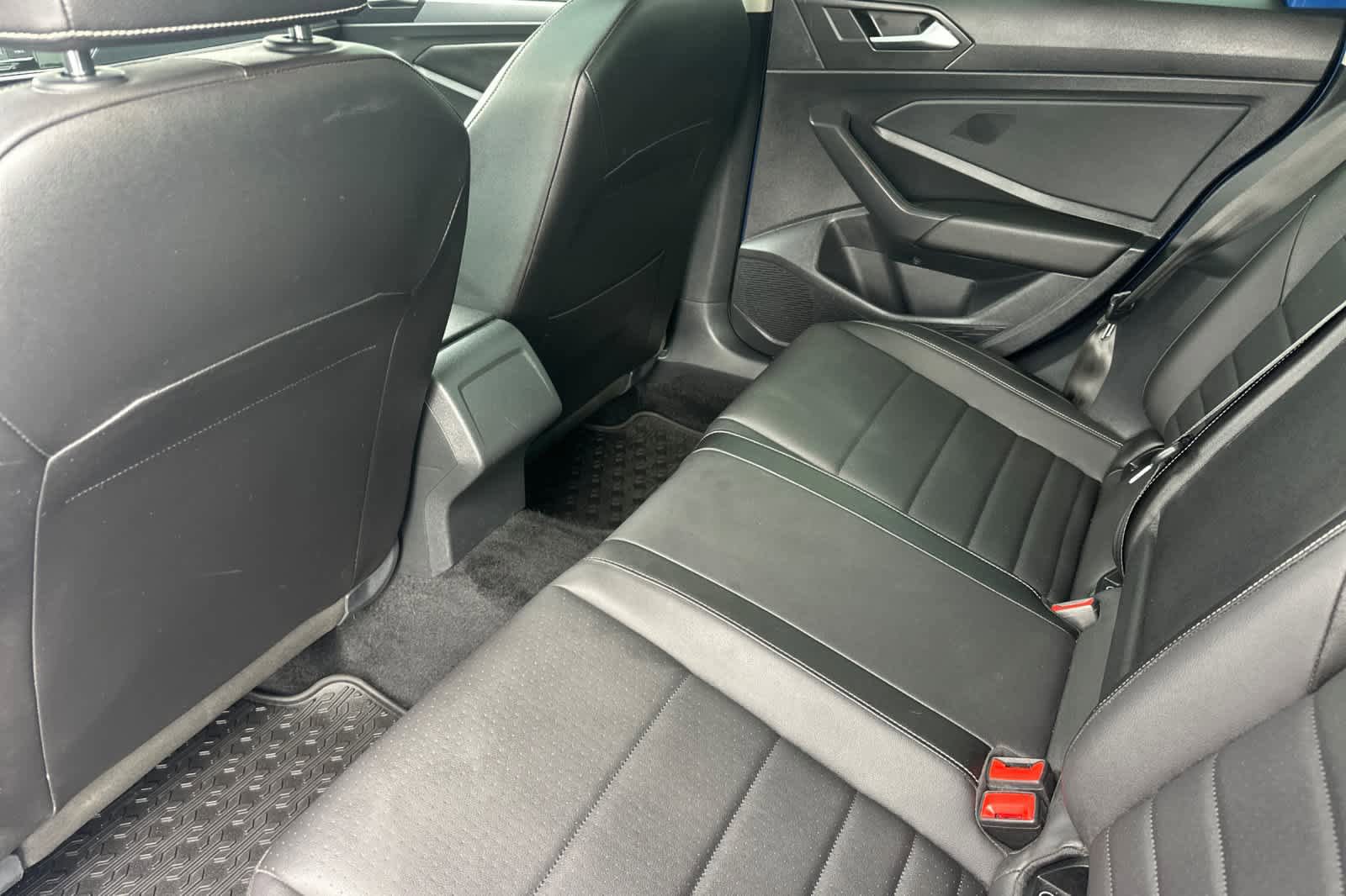 Used 2022 Volkswagen Jetta SE image 4