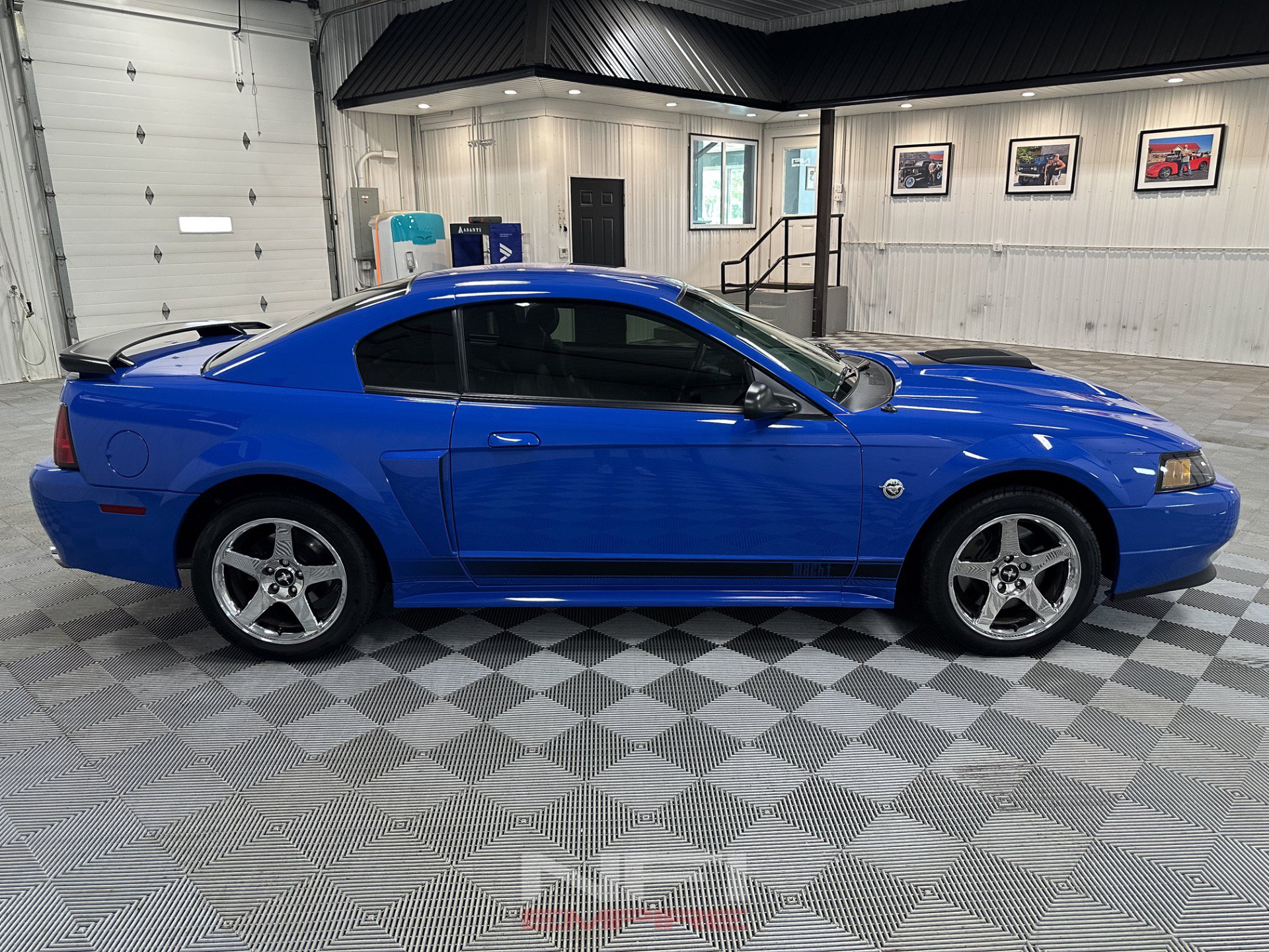Used 2004 Ford Mustang Mach 1 RWD image 7