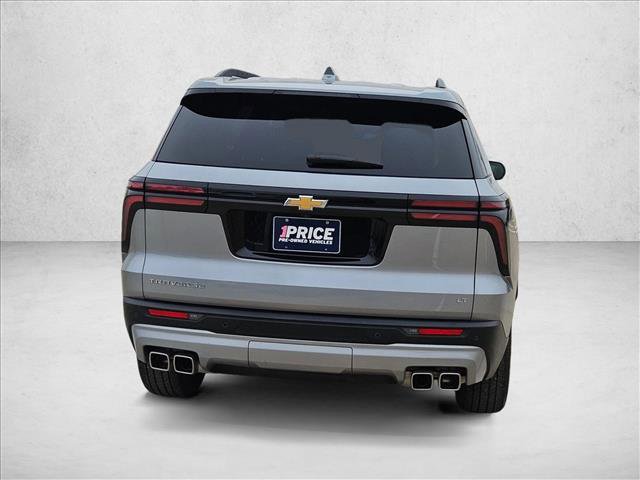 Used 2024 Chevrolet Traverse LT image 6