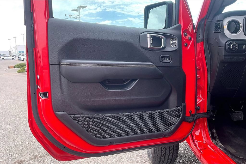 Used 2025 Jeep Wrangler Unlimited Sahara AWD/4WD image 22