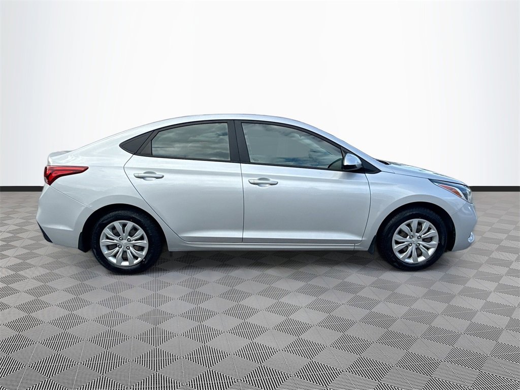 Used 2022 Hyundai Accent SE image 5
