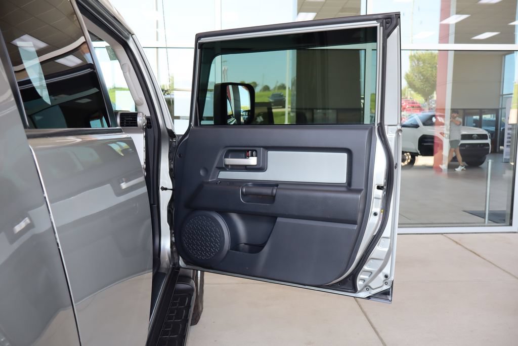 Used 2012 Toyota FJ Cruiser 4WD w/ Upgrade Pkg image 40