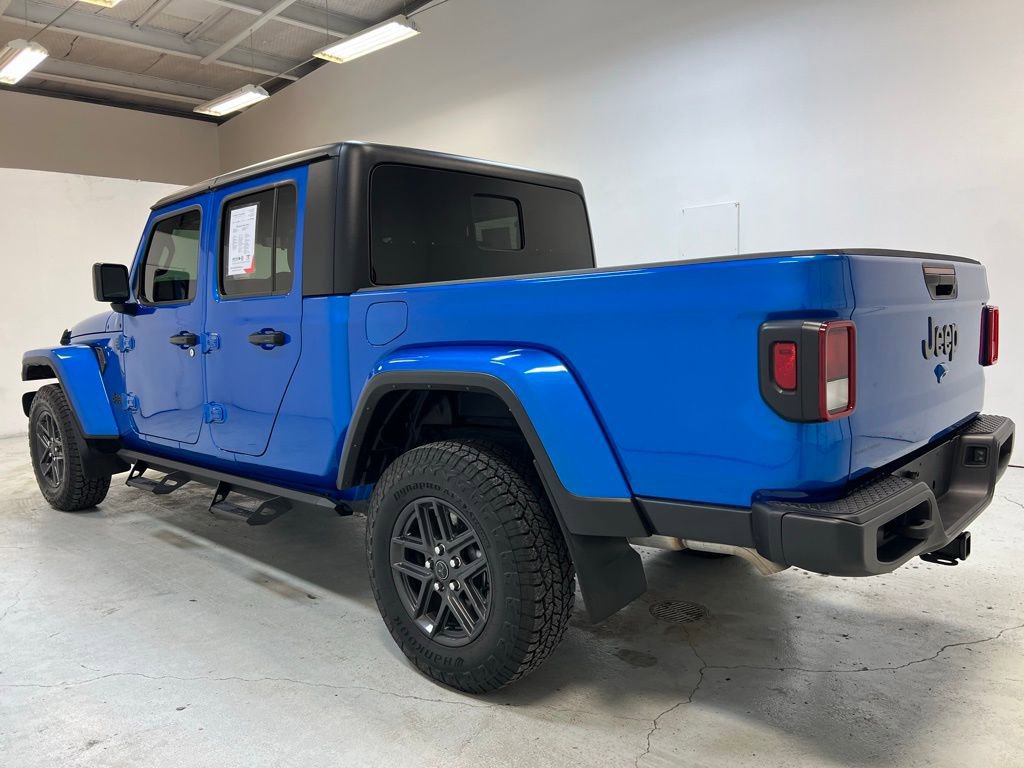 Used 2024 Jeep Gladiator Sport image 10