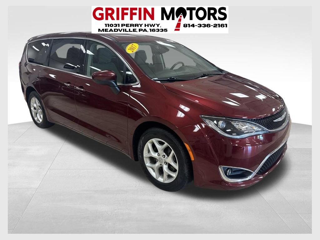 Used 2017 Chrysler Pacifica Touring Plus w/ Tire & Wheel Group FWD image 1