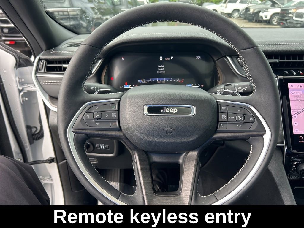 Used 2025 Jeep Grand Cherokee Limited w/ Black Appearance Package RWD image 17