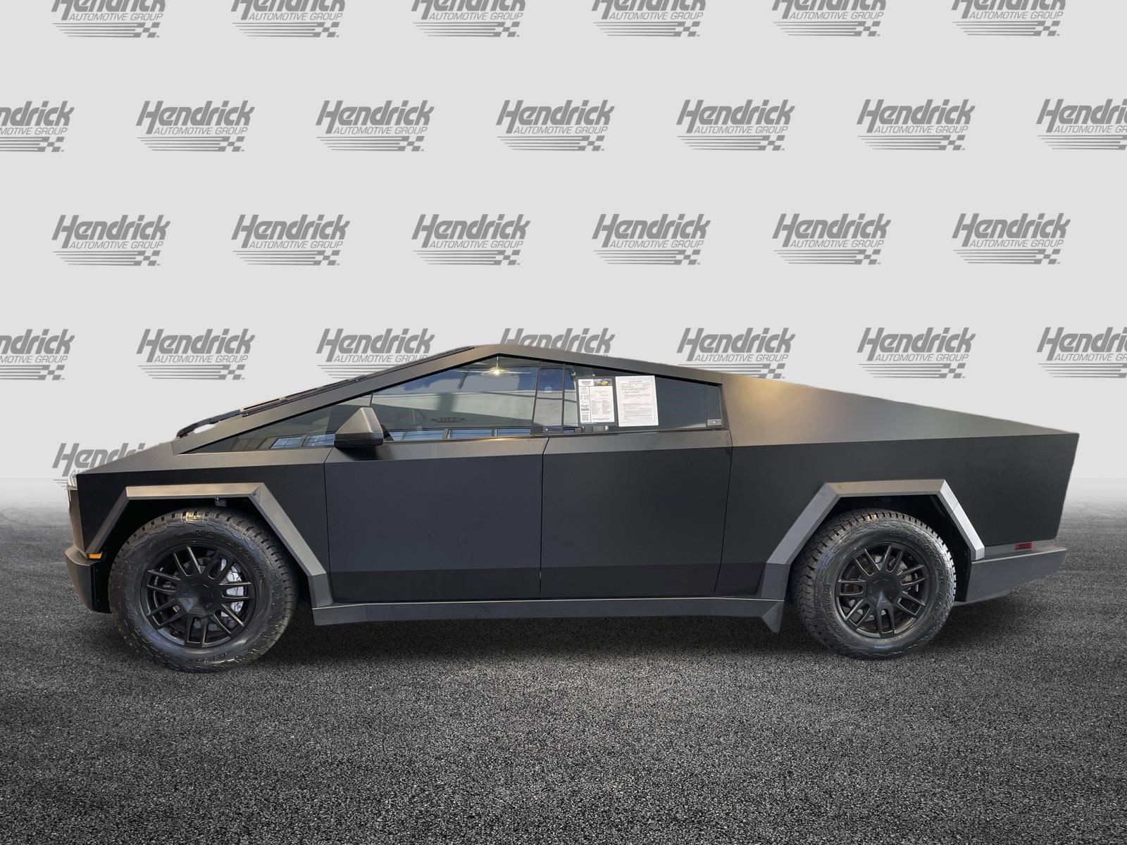 Used 2025 Tesla Cybertruck AWD Crew Cab image 7