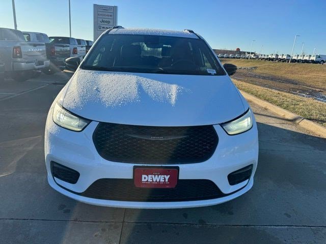 New 2026 Chrysler Pacifica Select image 2