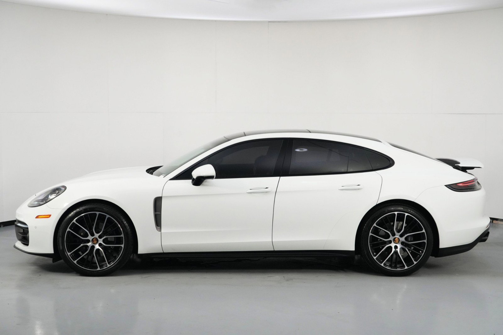 Used 2023 Porsche Panamera Platinum Edition w/ Smoking Package image 54