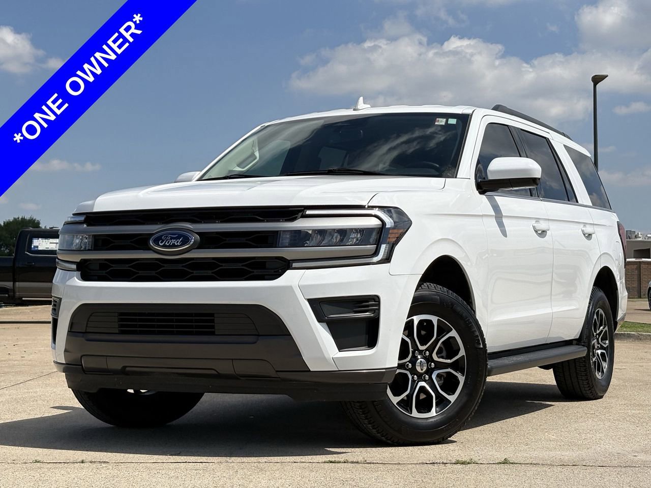 Used 2024 Ford Expedition XLT RWD image 2