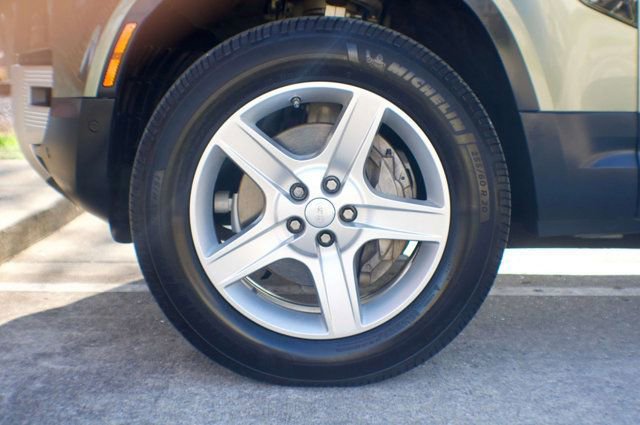 Used 2020 Land Rover Defender 110 SE image 54