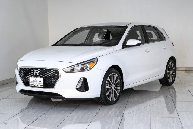 Used 2020 Hyundai Elantra GT FWD image 3