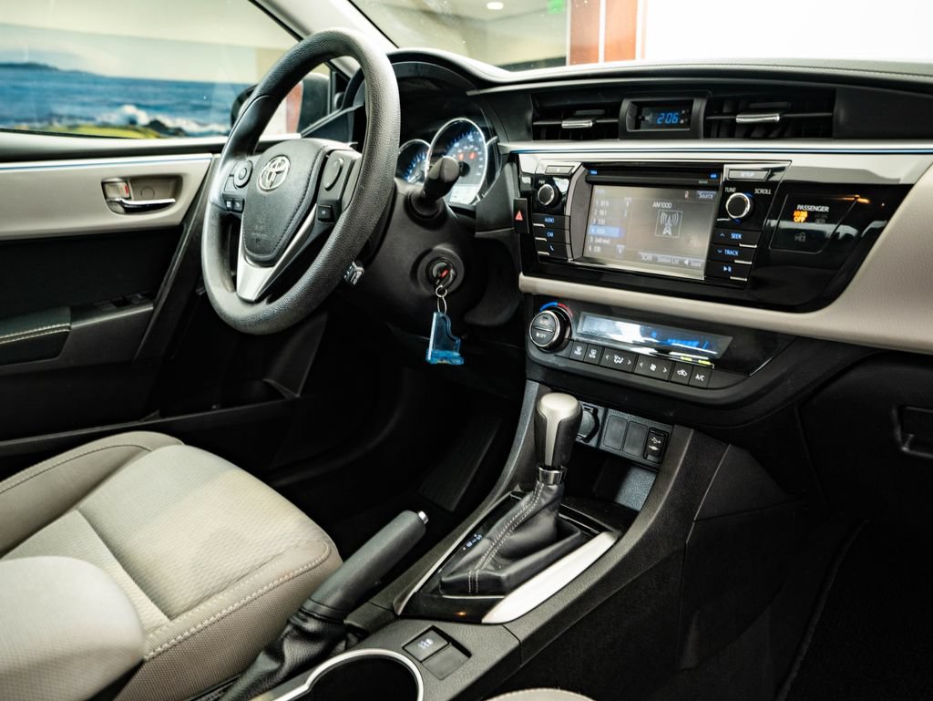 Used 2015 Toyota Corolla LE FWD image 47