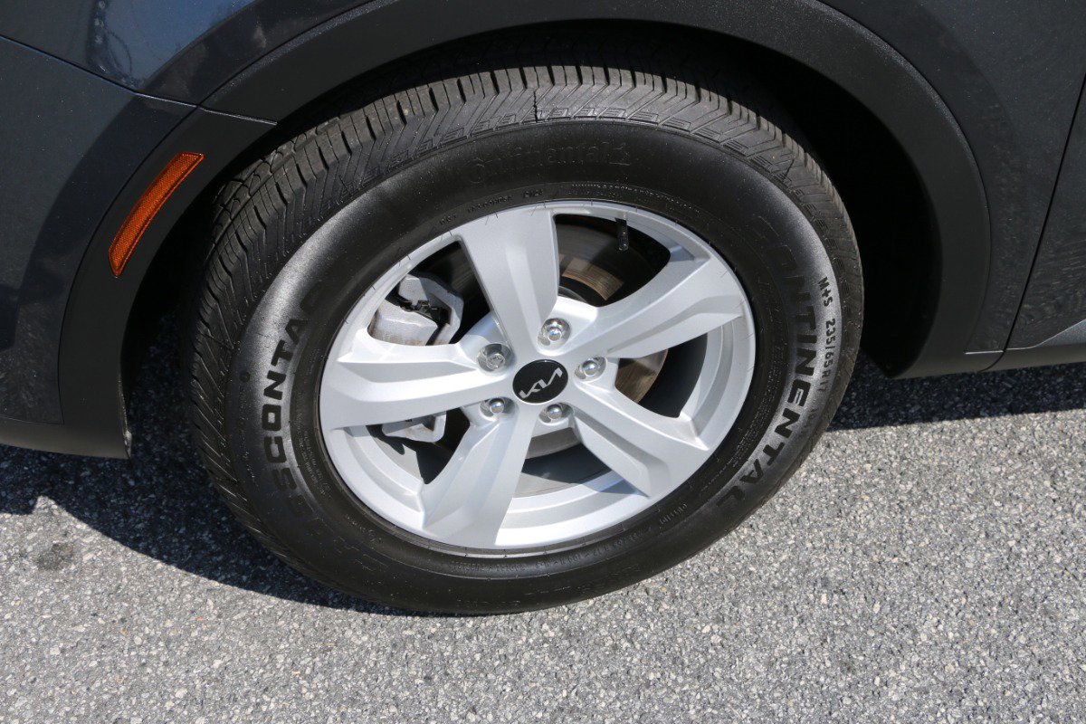 Used 2024 Kia Sorento LX image 13