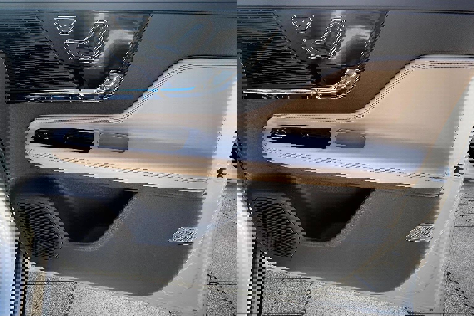 Used 2022 Lincoln Corsair AWD w/ Premium Package image 19