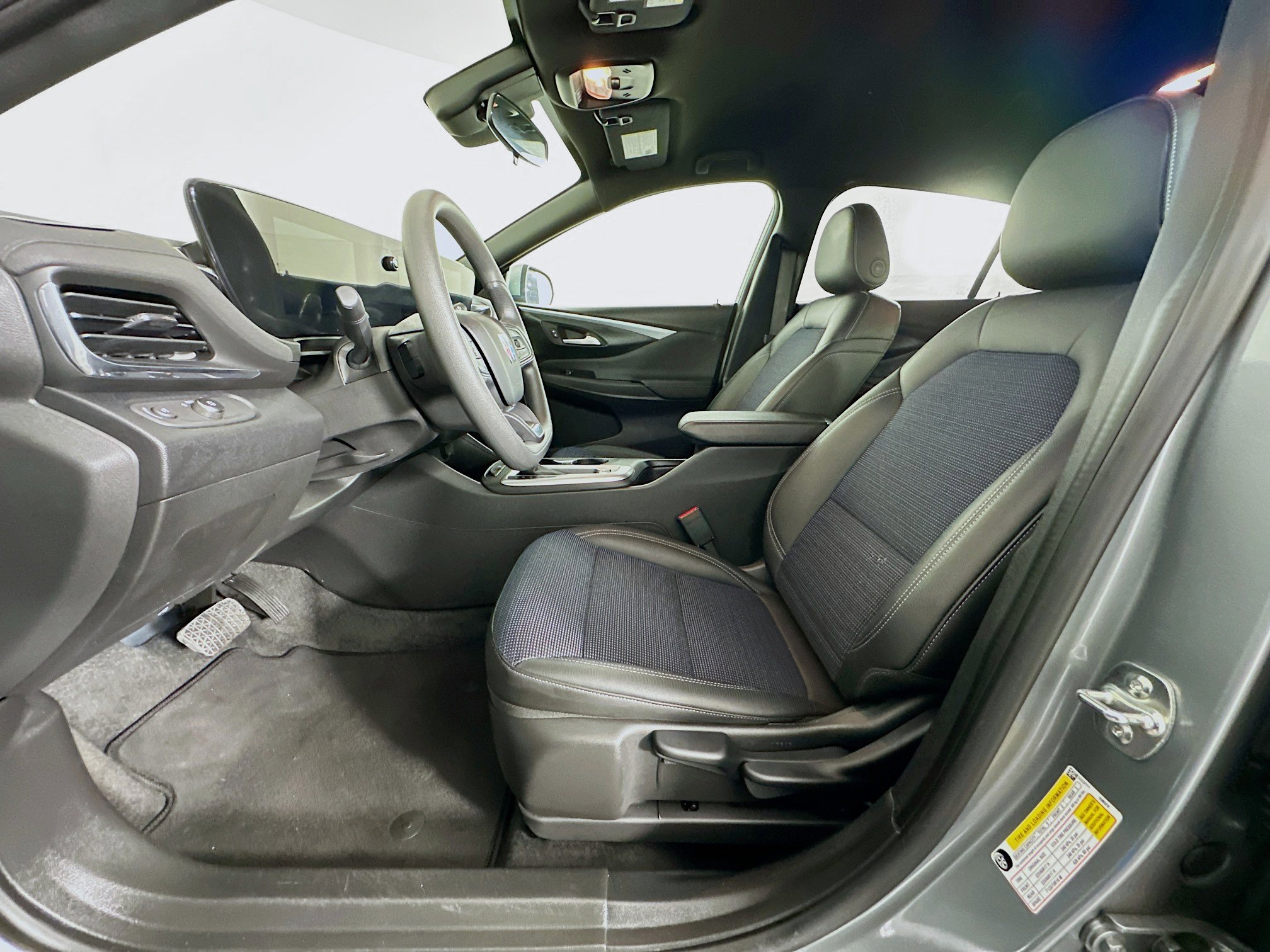 Used 2025 Buick Envista Preferred image 13