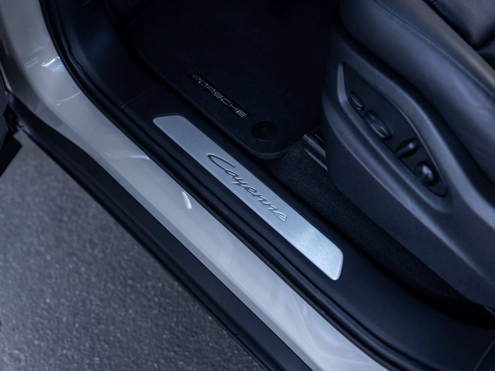 New 2026 Porsche Cayenne AWD/4WD image 29