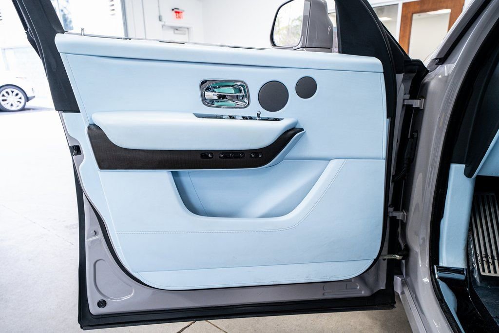 Used 2022 Rolls-Royce Cullinan image 35