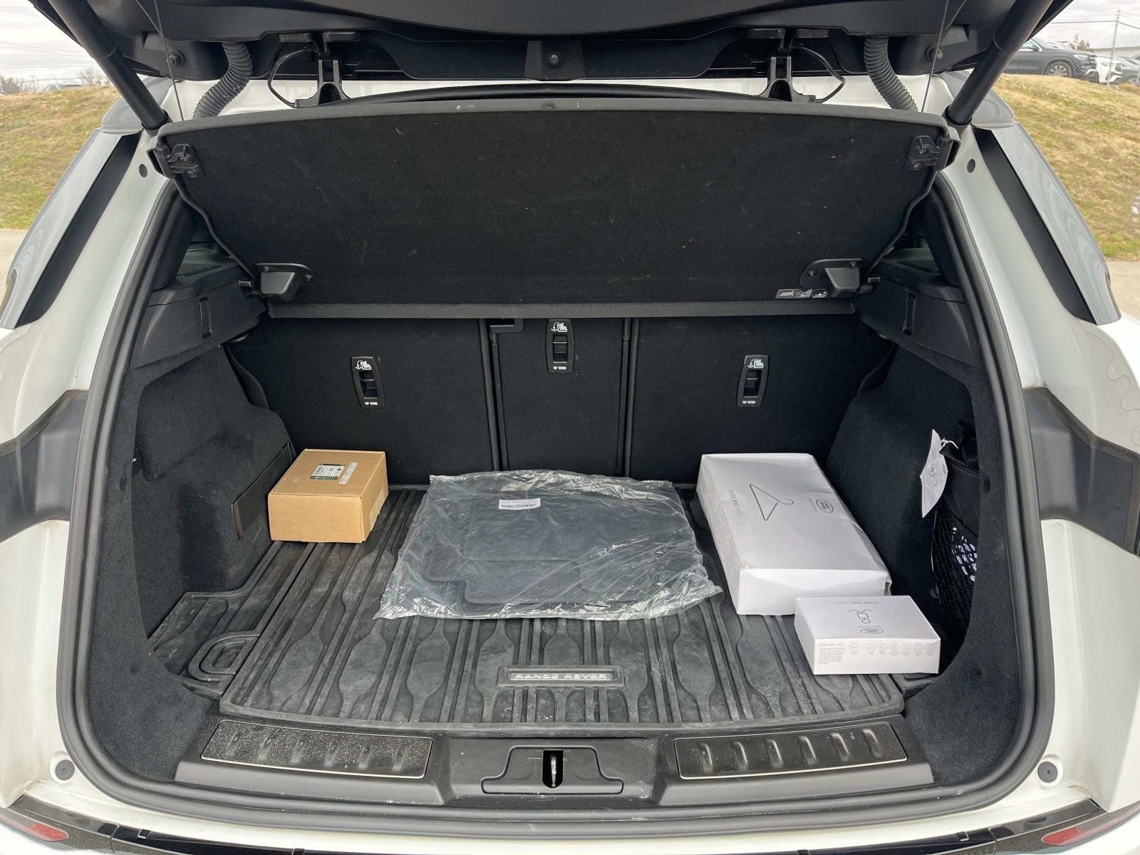 Used 2021 Land Rover Range Rover Evoque R-Dynamic SE image 10