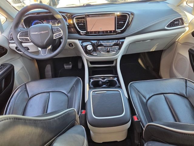 Used 2024 Chrysler Pacifica Limited image 16