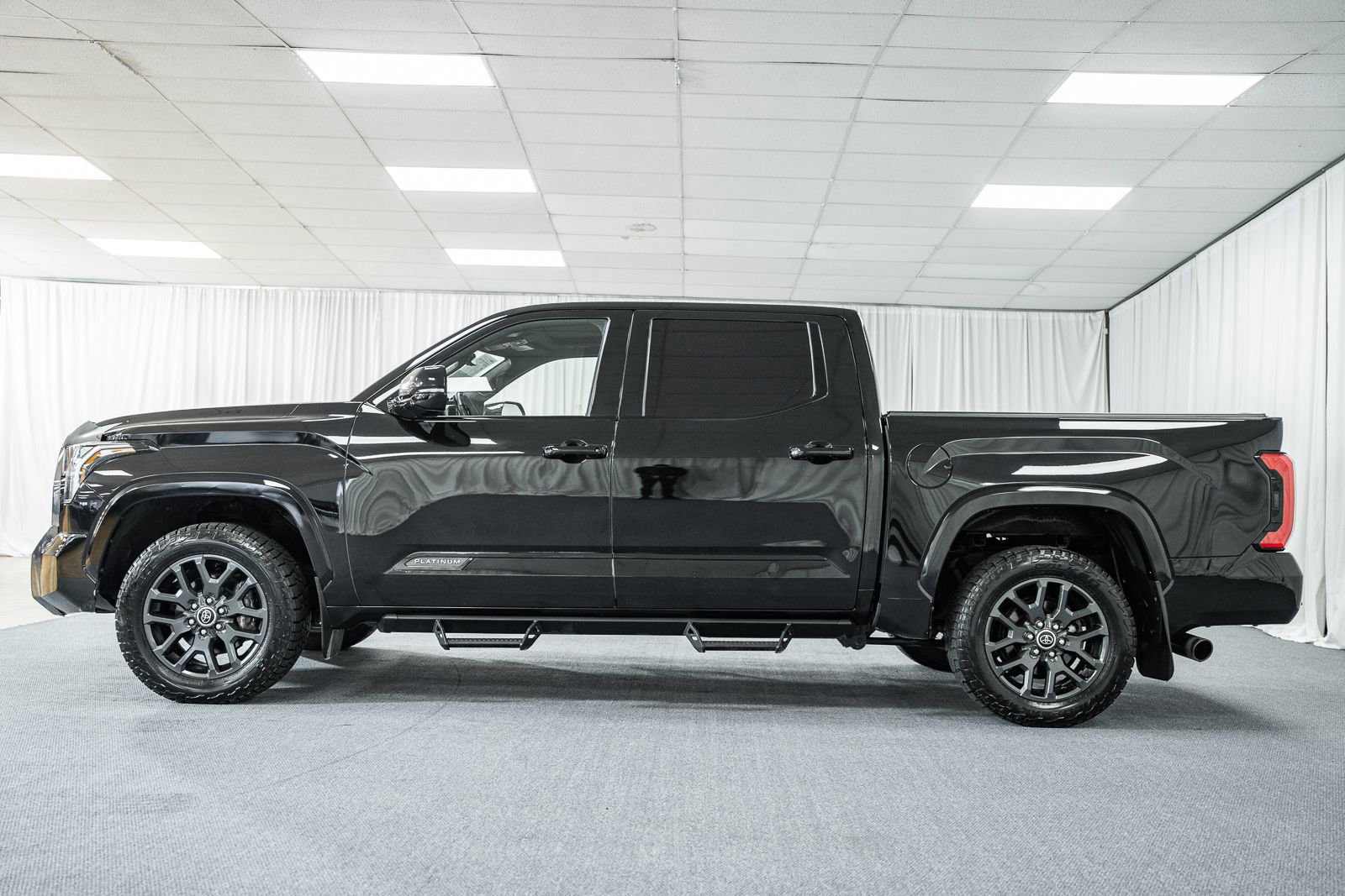 Used 2023 Toyota Tundra Platinum image 3