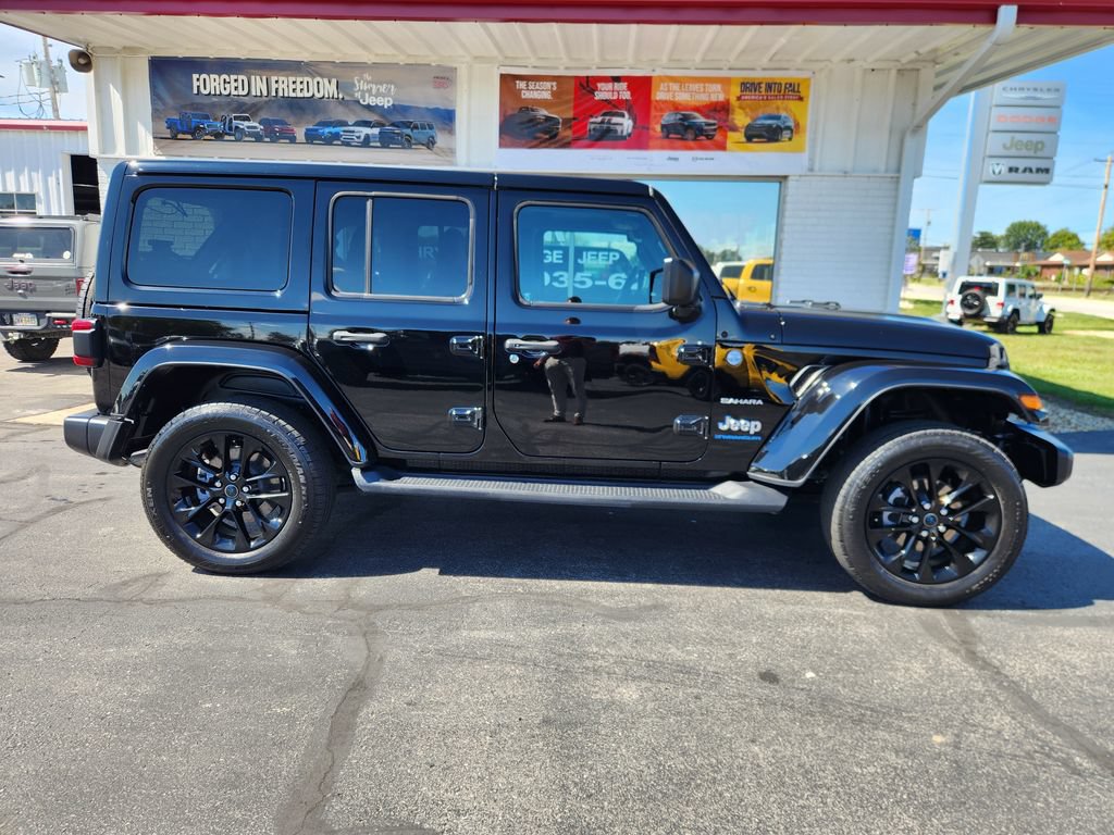 Used 2024 Jeep Wrangler Unlimited Sahara w/ Technology Group AWD/4WD image 2
