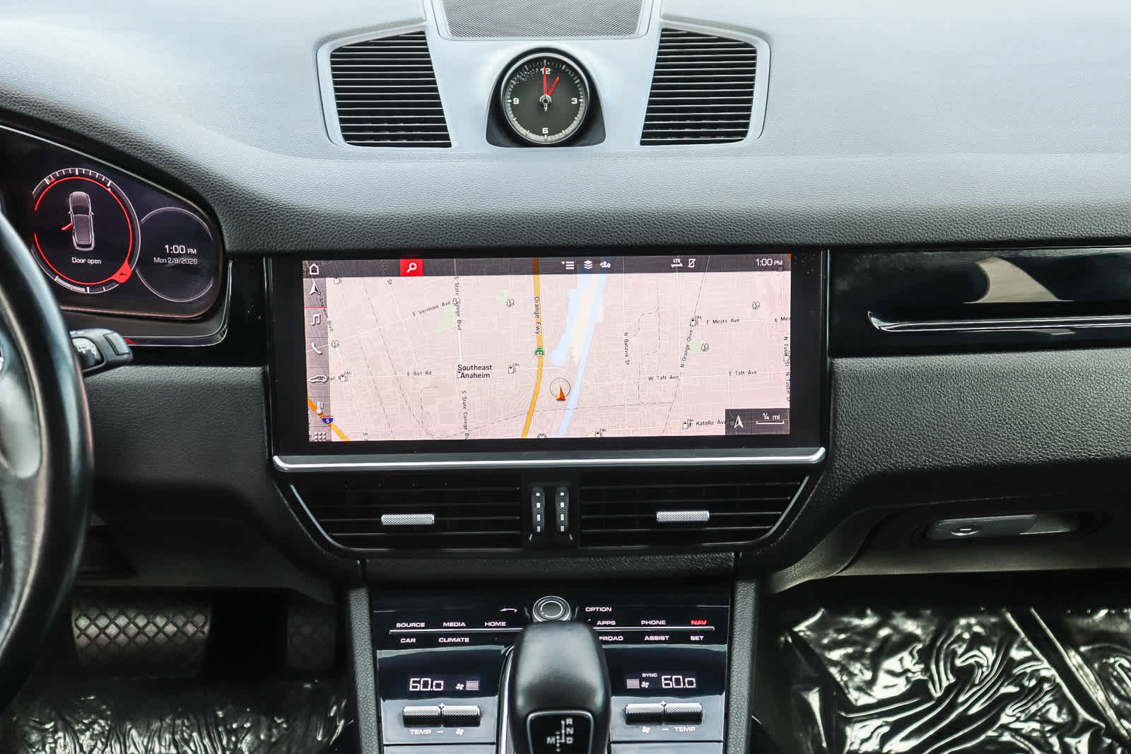 Used 2021 Porsche Cayenne w/ Driver Memory Package image 12