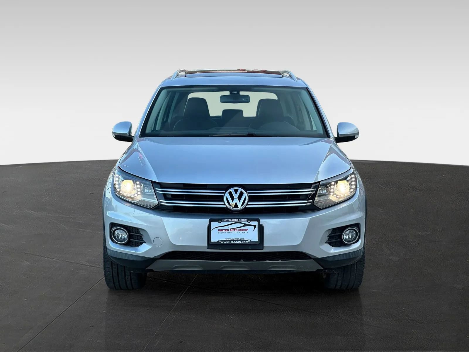 Used 2016 Volkswagen Tiguan SEL image 2