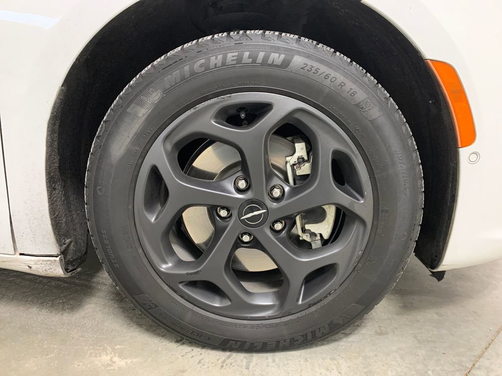 Used 2022 Chrysler Pacifica Limited w/ S Appearance Package image 31