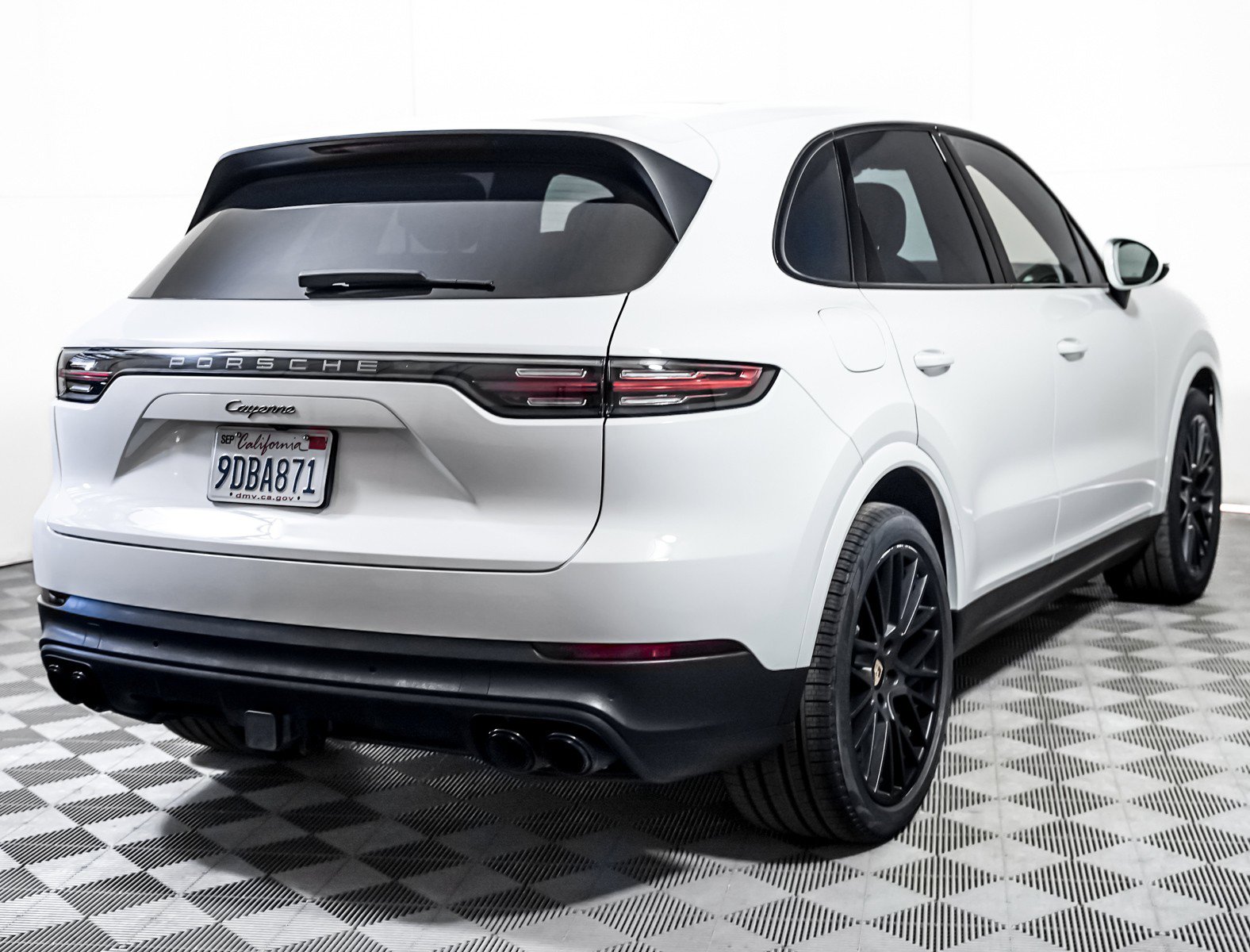 Certified 2022 Porsche Cayenne Platinum Edition w/ Premium Package Plus image 10