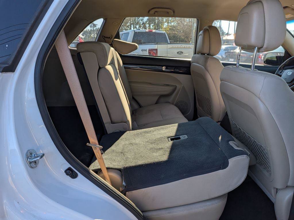 Used 2013 Kia Sorento LX w/ Convenience Pkg FWD image 14