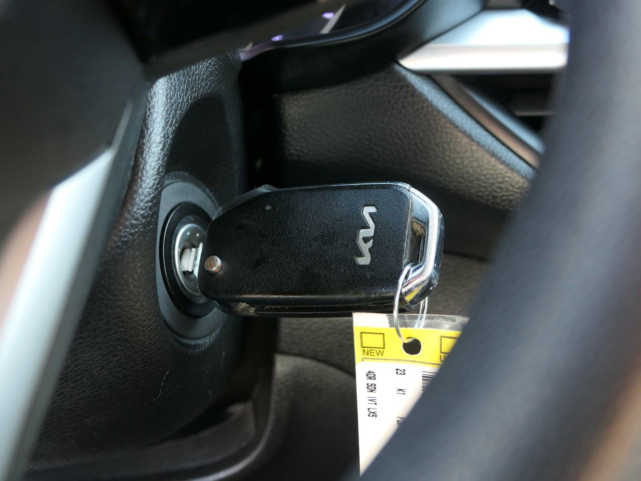 Used 2023 Kia Forte LXS image 17