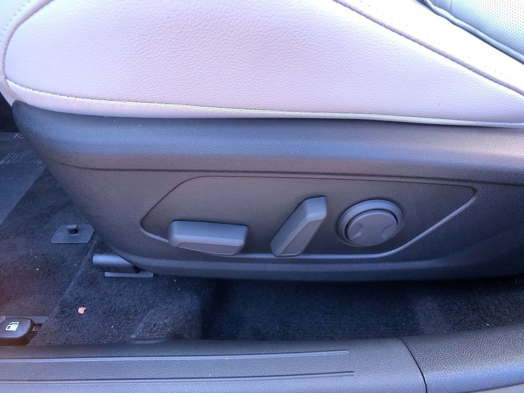 New 2025 Hyundai Elantra Limited image 13